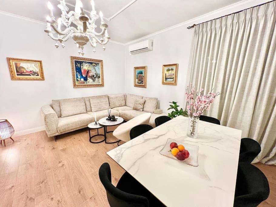 City Center Apartment Tirana Esterno foto